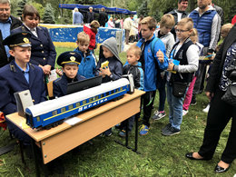 dp.uz.gov.ua: Вихованці Запорізької дитячої залізниці представляли залізничні професії на інтерактивному заході «Місто професій»