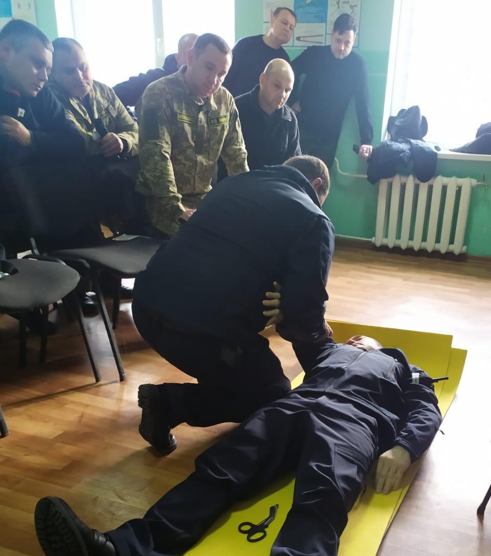 dp.uz.gov.ua: В Апостоловому стрільці воєнізованої охорони пройшли тренінг з тактичної медицини